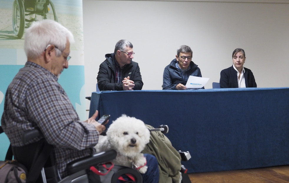Pontedeume y Aspaym conciencian sobre la prudencia al volante en trayectos cortos