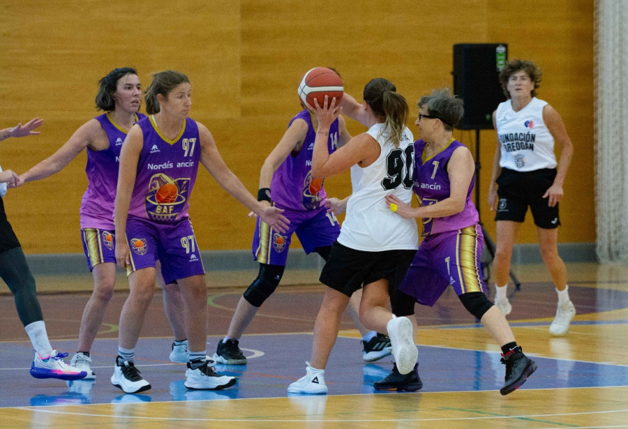 El Basquet Aurum Ferrol calentó motores en Ribadeo