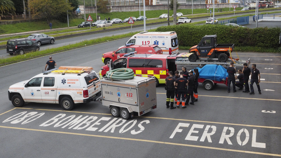 Bomberos y Protección Civil parten de Ferrol con material para ayudar en Valencia