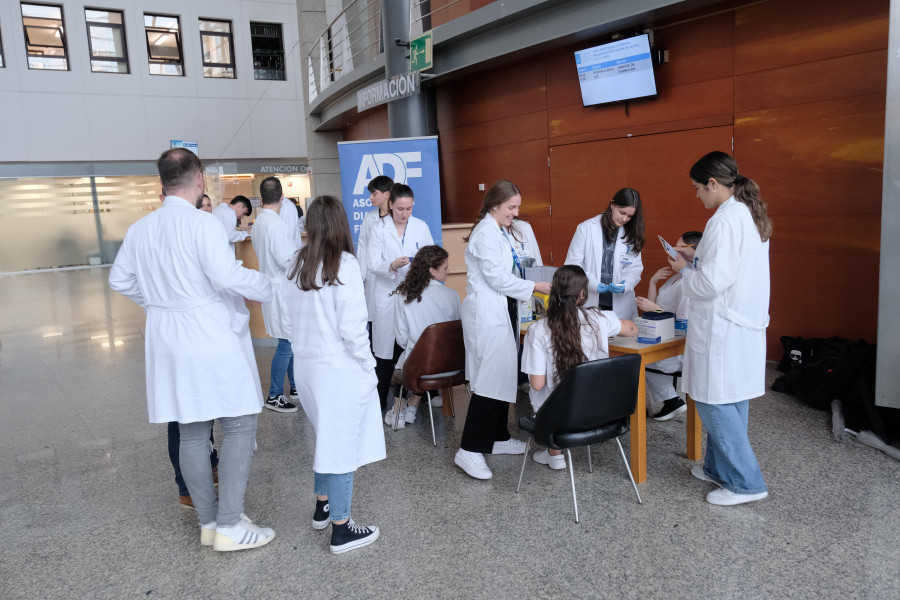 Mediciones de glucosa y mesas informativas por el  Día Mundial de la Diabetes