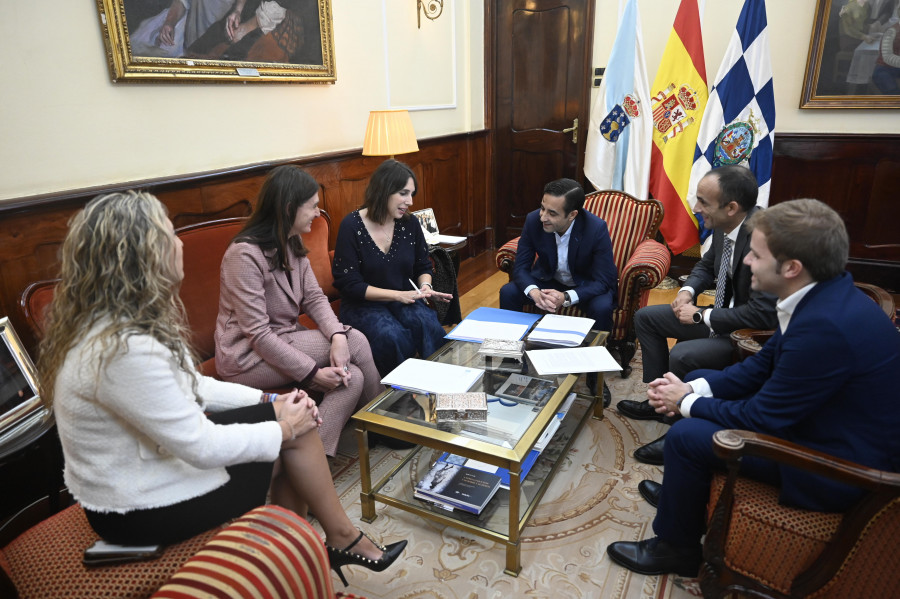 Xunta, Concello y Puerto aceleran para crear suelo industrial en la estación de radio de Mandiá