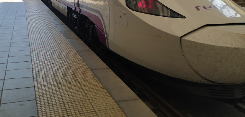 El Gobierno extiende a 2025 el gravamen a las energéticas y la bonificación al transporte