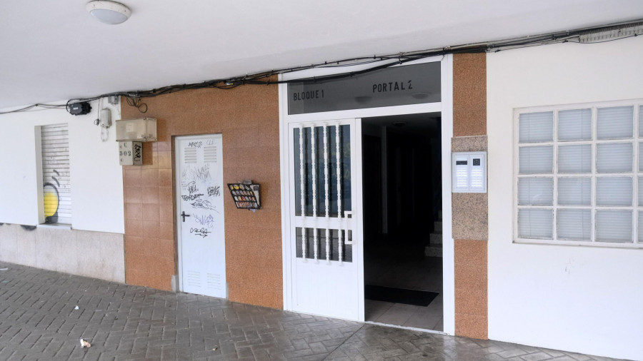 Un incendio en una vivienda de Esteiro moviliza a los Bomberos de Ferrol