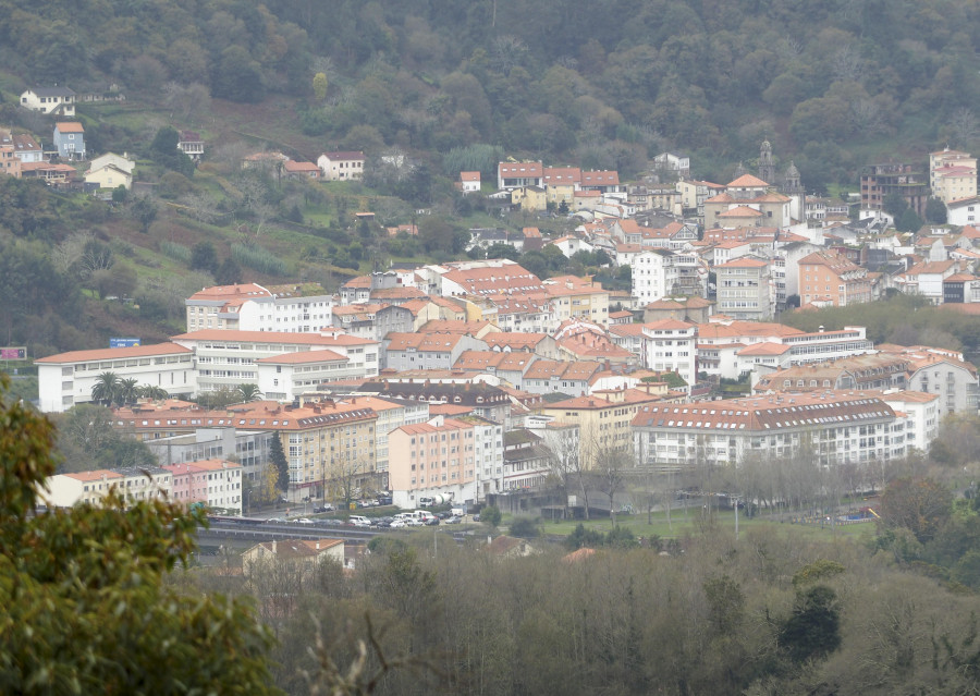 Trasladado al Juan Cardona un conductor herido en Pontedeume