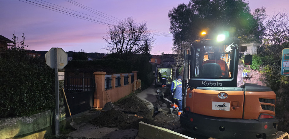 Obras de mejora del abastecimiento en la calle Travesa y el Camiño do Inferniño