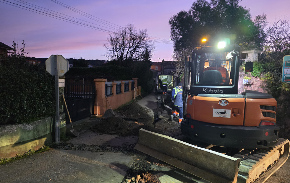 Obras de mejora del abastecimiento en la calle Travesa y el Camiño do Inferniño