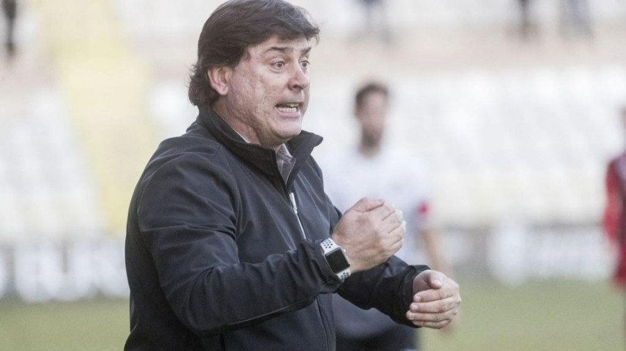 El Racing confirma a Alejandro Menéndez como nuevo entrenador y a Salvachúa como segundo