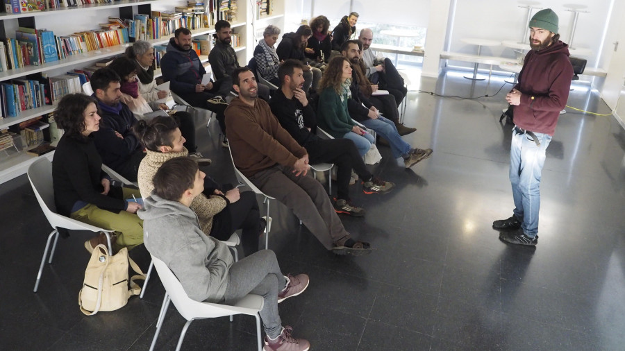 FOTONOTICIA | Primera sesión de las Xornadas Agroforestais con Jaime Páramo en el centro cívico de Canido
