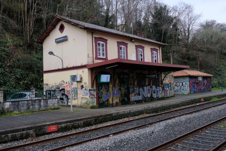 ADIF acondicionará el talud de la estación de Pontedeume y colocará cámaras de vigilancia