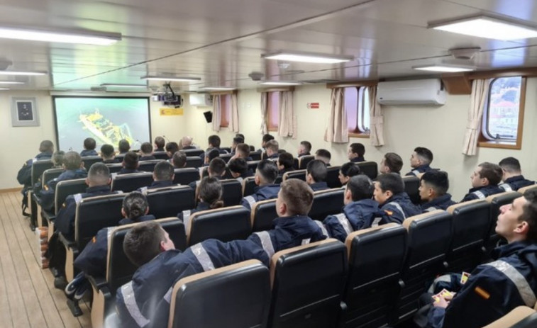 El buque escuela “Intermares” recala en  A Coruña con la “Santa María” y el “Castilla”