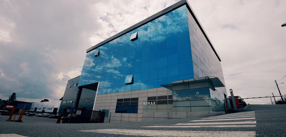 La empresa logística Kimak recibe un galardón por su entorno laboral positivo
