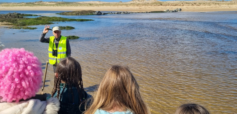 Visitas escolares al lago de A Frouxeira de la mano de la SGHN