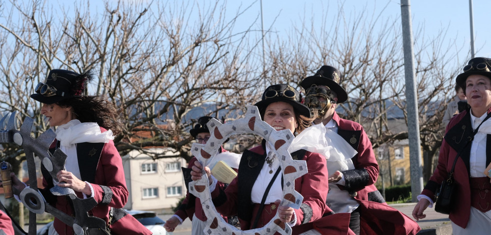 Las comparsas locales triunfaron en la fiesta del carnaval de Narón
