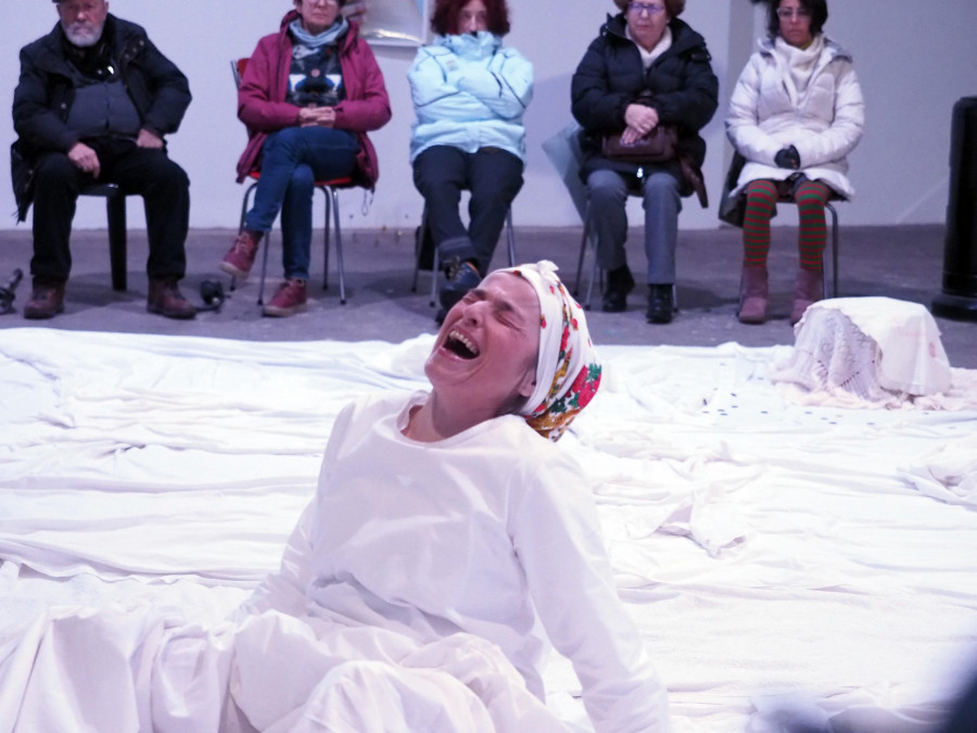 A performance “VidAs asomadAs” volve a escena, desta vez en Mugardos