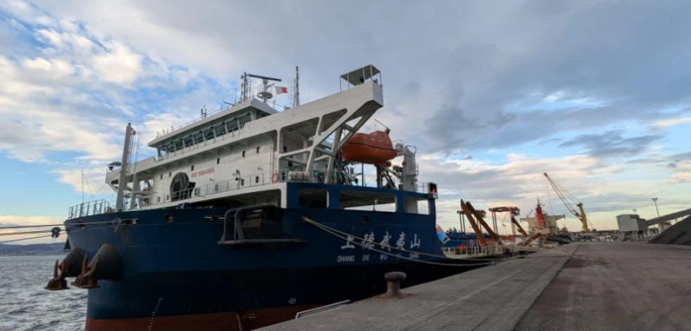 Transportes autoriza la marcha del barco chino retenido desde diciembre en Langosteira
