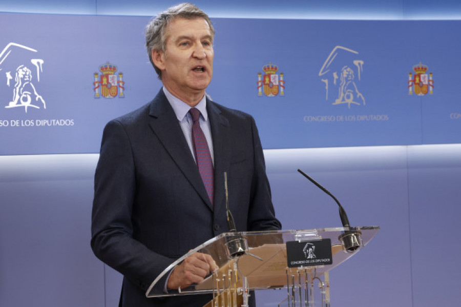 Feijóo habla de "emergencia nacional" y pide que al apagón no se sume un "apagón informativo" del Gobierno