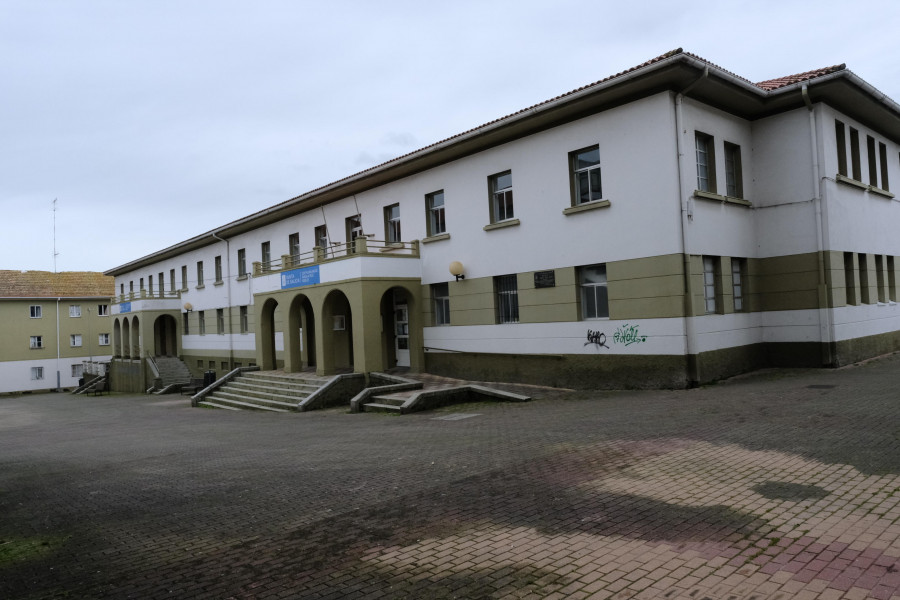 El gobierno local renueva el sistema de seguridad de los centros educativos ferrolanos