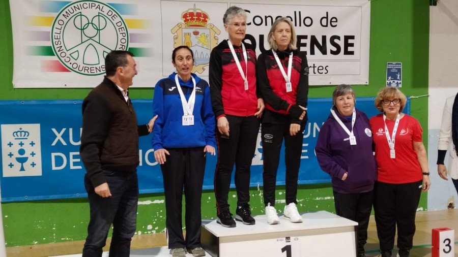 Triplete de Hilda Martínez, del Bádminton Cedeira, en un Gallego con claro color de la villa