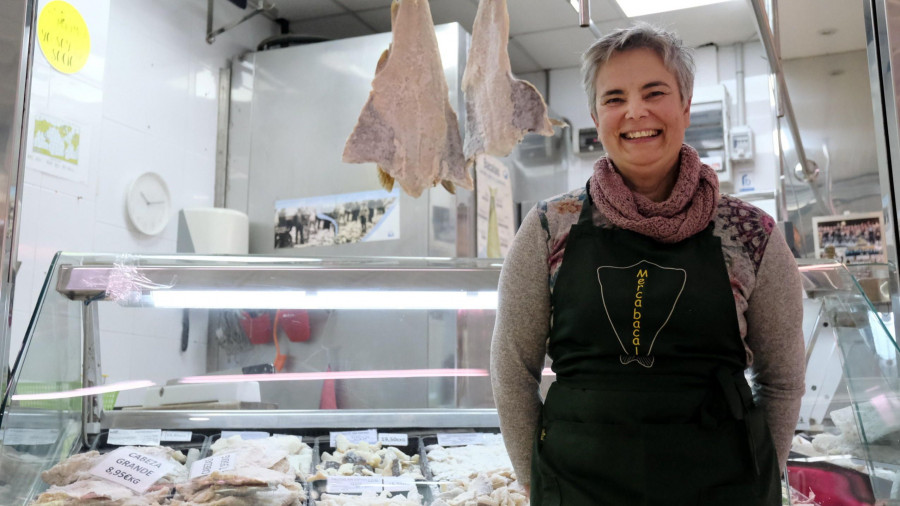 La esencia de la antigua Pysbe y los productos asiáticos se fusionan en el “doble” puesto de Loli en el mercado de Ferrol