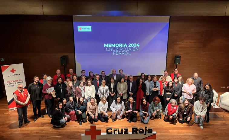 Las imágenes de la gala anual de Cruz Roja Ferrol, con presentación de cuentas y homenaje a voluntarios y socios