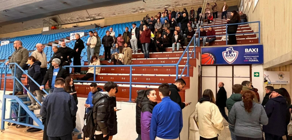 Espectáculo dentro y fuera de A Malata para apoyar al Baxi Ferrol: lleno en el pabellón y pantalla gigante
