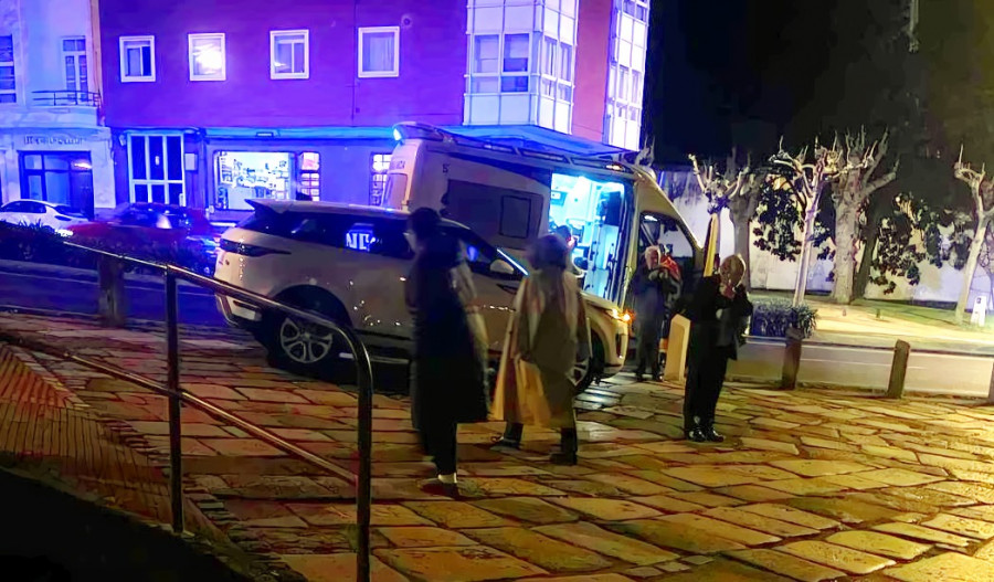 Dos cofrades heridos tras llamar la atención a unos jóvenes de Ferrol por orinar en las Angustias