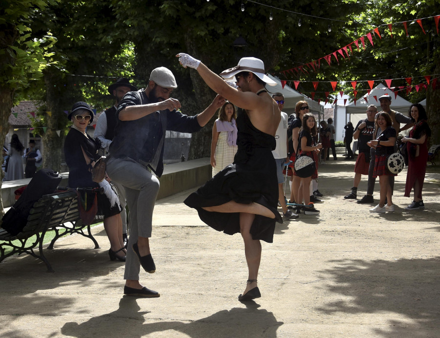 Os Cantos de Taberna volven con artesanías e máis tradición á zona vella de Pontedeume