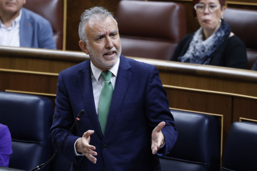 El ministro Ángel Víctor Torres anula su agenda varias semanas tras anunciar que tiene cáncer, pero seguirá como ministro