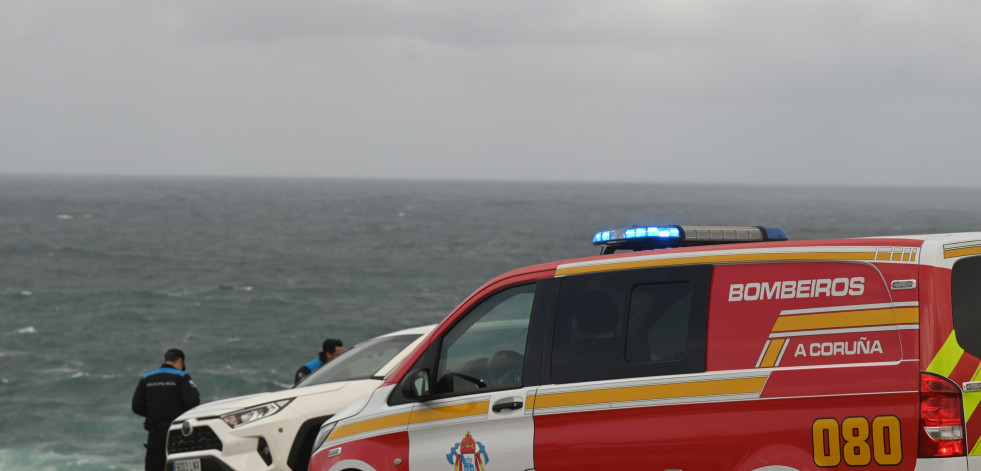 Buscan en A Coruña a un hombre que cayó al mar en la zona de la Torre de Hércules