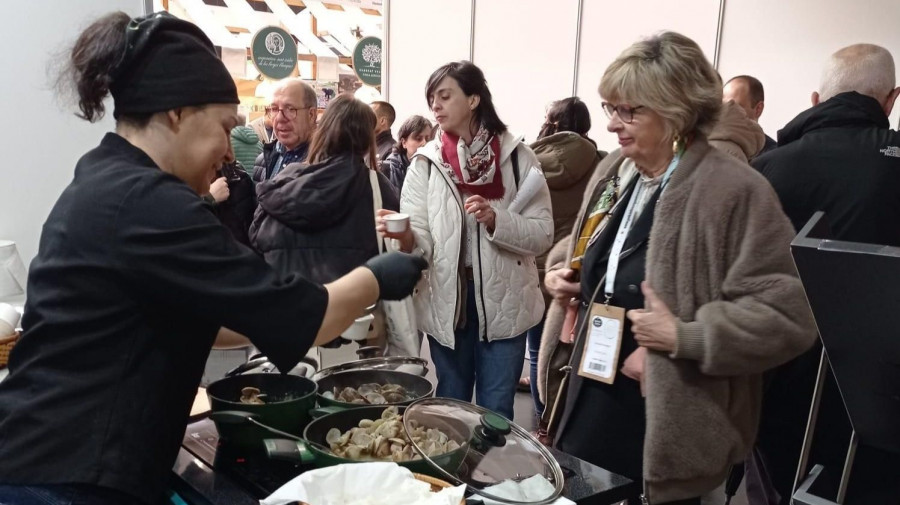 La Cofradía de Pescadores de Ferrol maravilla al público en el Galicia Fórum Gastronómico