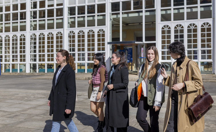 Tres rutas para coñecer o Campus Industrial, que contan con máis de 600 participantes