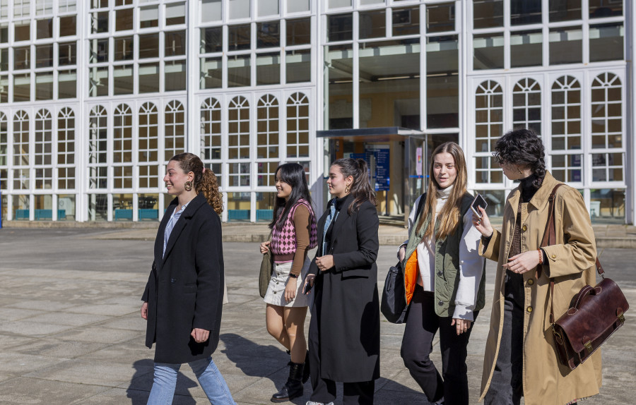 Tres rutas para coñecer o Campus Industrial, que contan con máis de 600 participantes