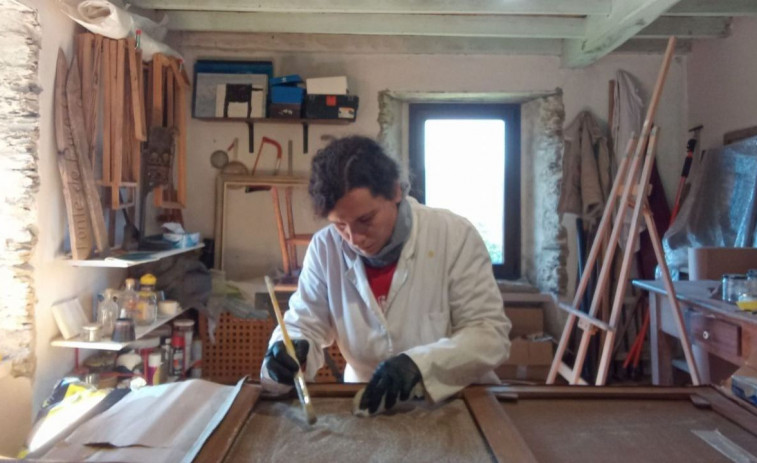 Clotilde Lemoine, una francesa emprendiendo en Ortegal: “Los restauradores conservadores somos como los médicos del arte”