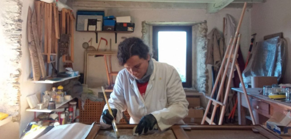 Clotilde Lemoine, una francesa emprendiendo en Ortegal: “Los restauradores conservadores somos como los médicos del arte”