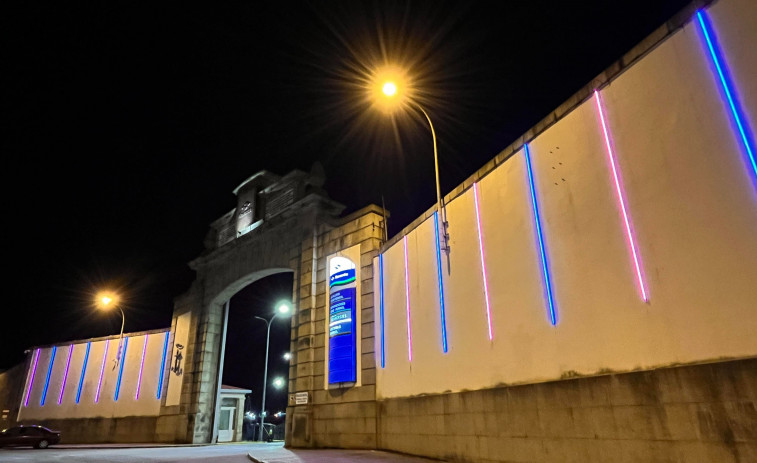Navantia y el Concello se iluminan de azul y rosa para apoyar al Baxi