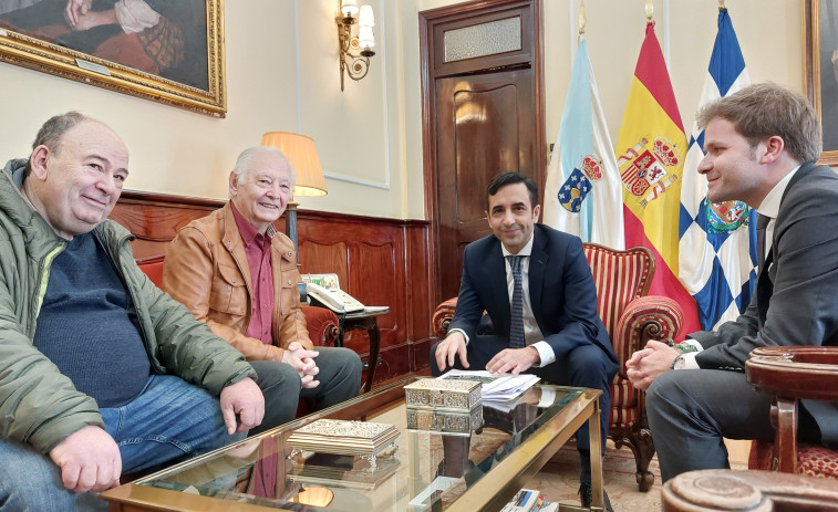 Rey Varela se compromete a que la reforma de la plaza de Rosalía se acometerá en 2026