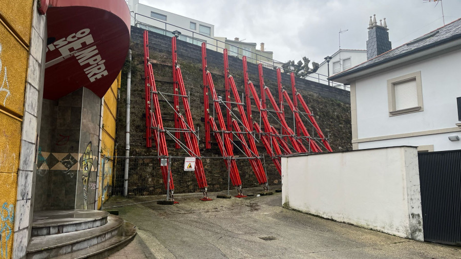 El muro del parque de San Roque, en Ortigueira, se reparará con ayuda de la Diputación