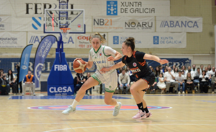 Àngela Mataix, jugadora del Baxi Ferrol: “Estamos vivas, estamos ahí, son sólo tres abajo”