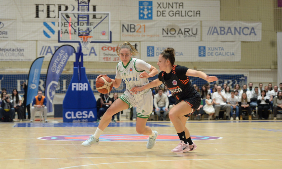 Àngela Mataix, jugadora del Baxi Ferrol: “Estamos vivas, estamos ahí, son sólo tres abajo”
