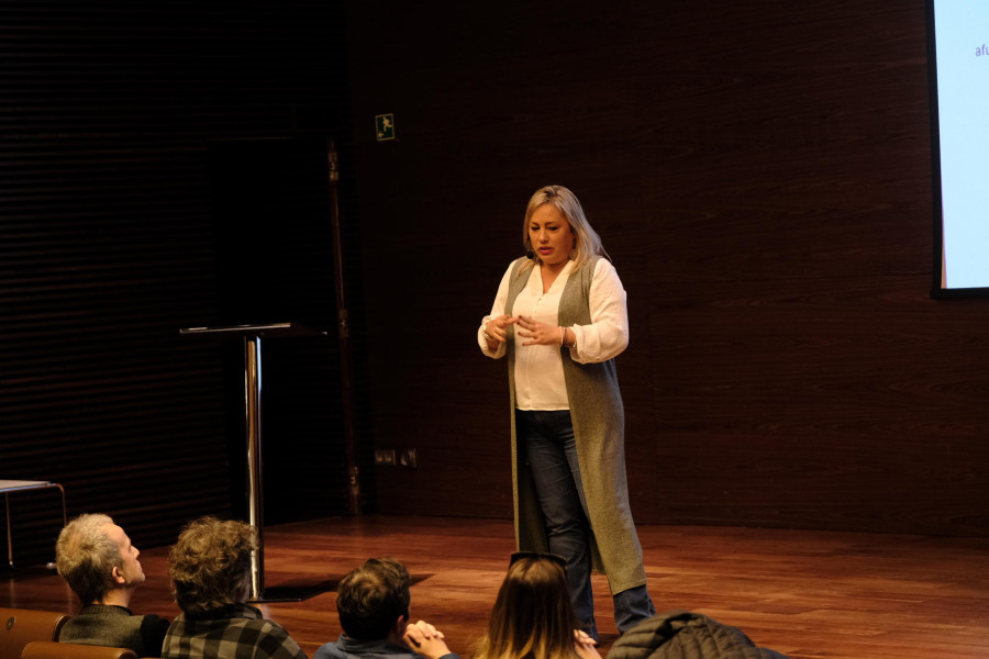 Emma Larreta: "La sociedad sigue pensando que las mujeres que sufrimos violencia somos gente ignorante, sin preparación"