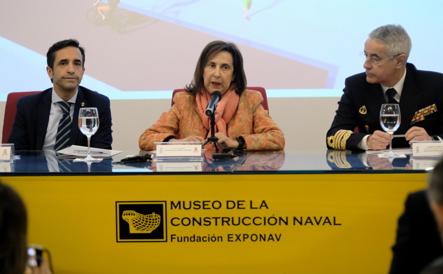 La ministra de Defensa acude a Ferrol para sellar el proyecto de derribo del muro del Arsenal