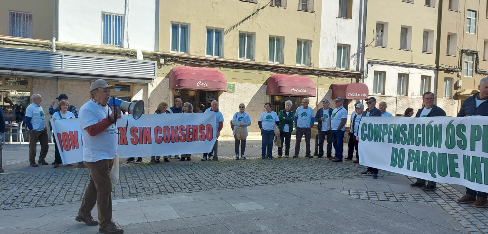Los propietarios de terrenos en las Fragas do Eume trasladaron sus protestas a la ciudad naval