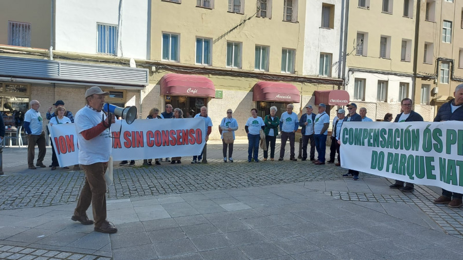 Los propietarios de terrenos en las Fragas do Eume trasladaron sus protestas a la ciudad naval