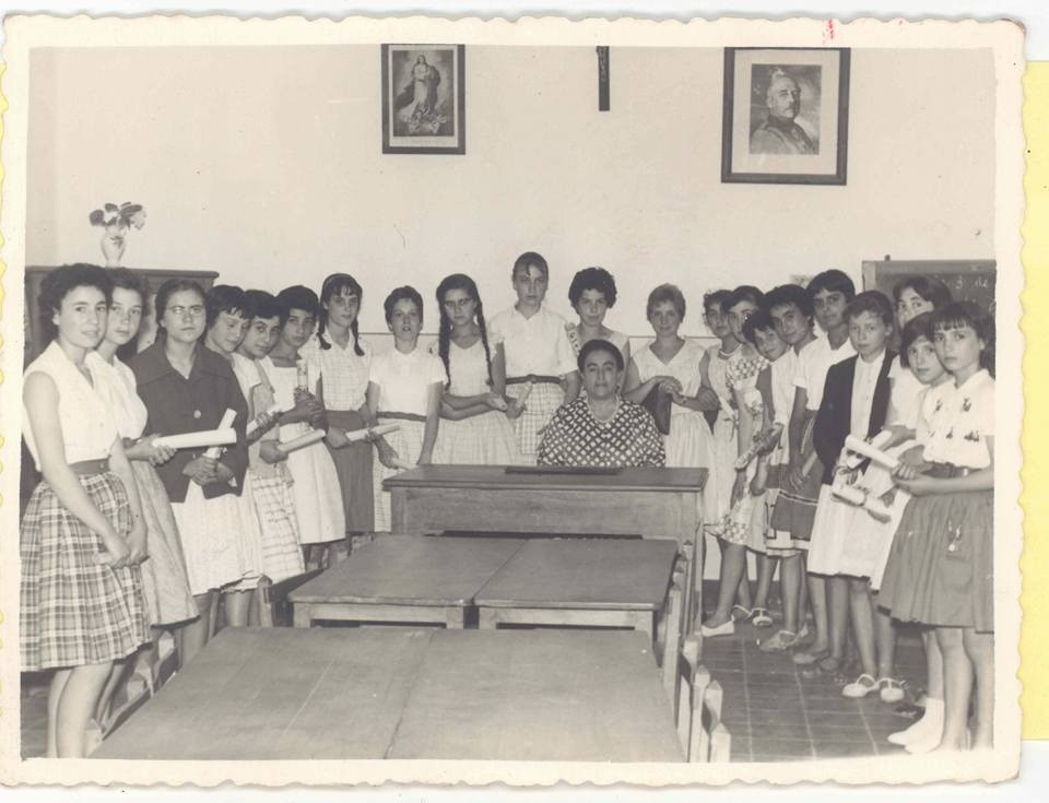 Angela con sus alumnas