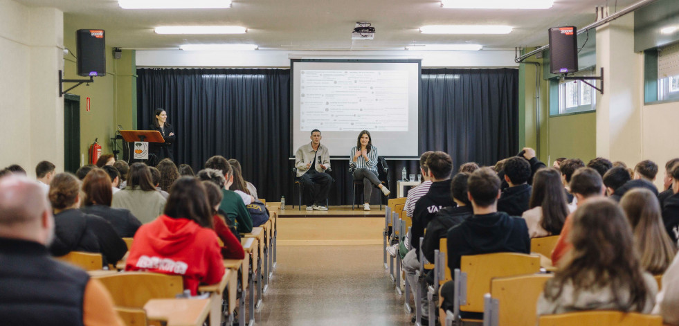 Más de 500 estudiantes, docentes y familias de Ferrolterra participaron en las jornadas sobre ciberacoso