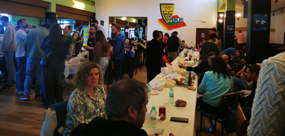 Éxito rotundo de la primera fiesta de la comisión de Perlío, en Fene