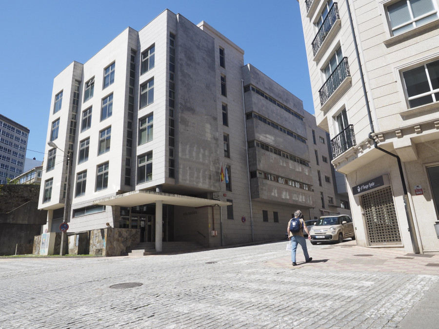 Una escuela de Narón denuncia a la madre de una estudiante a  la que agredió con un cinturón