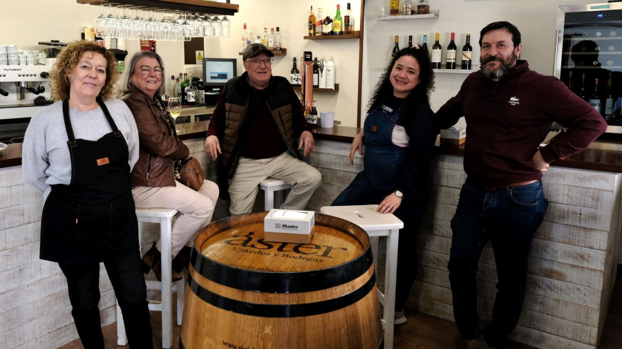 Música, pinchos y bombas de palenque en Pontedeume para la recepción de las obras en Camiño Estreito
