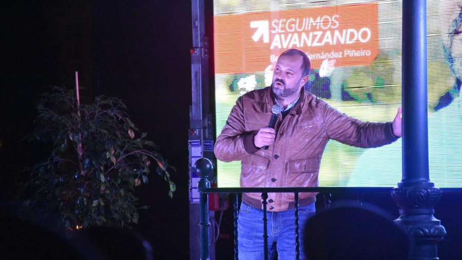 Bernardo Fernández presenta a súa precandidatura a secretario xeral do PSOE provincial