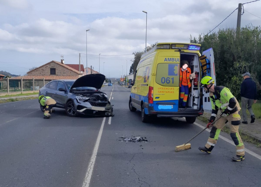 Herido un conductor en Narón tras colisionar contra otro turismo